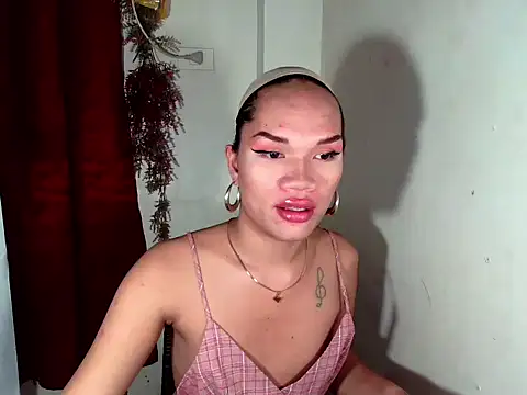 amandareddragon online show from 10/25/25, 05:15