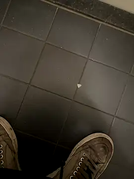 Snapshot of heet1998 chatting on 10/19/25, 03:01 heet1998 online show from 10/19/25, 03:01