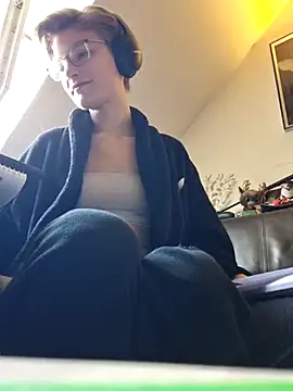 Snapshot of hellgirlzheaven chatting on 09/28/25, 03:17 hellgirlzheaven online show from 09/28/25, 03:17