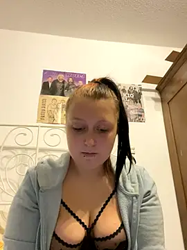 Snapshot of SweetieLina chatting on 10/06/25, 05:10 SweetieLina online show from 10/06/25, 05:10