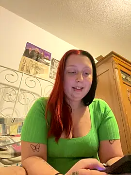 Snapshot of SweetieLina chatting on 10/16/25, 05:14 SweetieLina online show from 10/16/25, 05:14