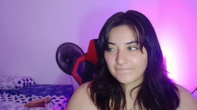 Snapshot of Jess_Beauty18 chatting on 09/29/25, 03:28 Jess Beauty18 online show from 09/29/25, 03:28