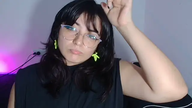 Snapshot of Jess_Beauty18 chatting on 10/21/25, 02:07 Jess Beauty18 online show from 10/21/25, 02:07