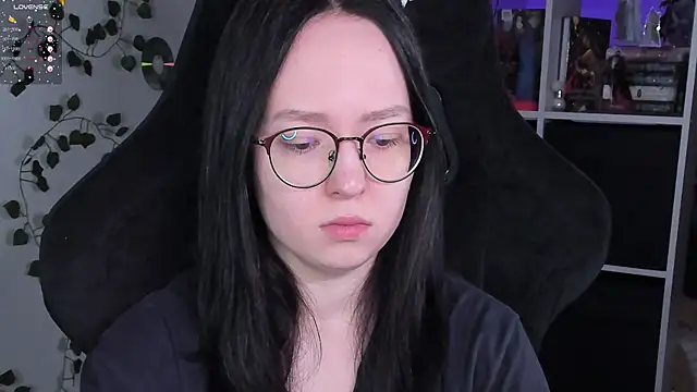 Snapshot of power_robynn chatting on 10/14/25, 04:30 power robynn online show from 10/14/25, 04:30