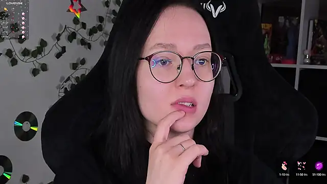 Snapshot of power_robynn chatting on 10/15/25, 10:43 power robynn online show from 10/15/25, 10:43