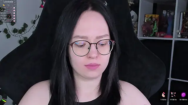 Snapshot of power_robynn chatting on 10/17/25, 04:42 power robynn online show from 10/17/25, 04:42