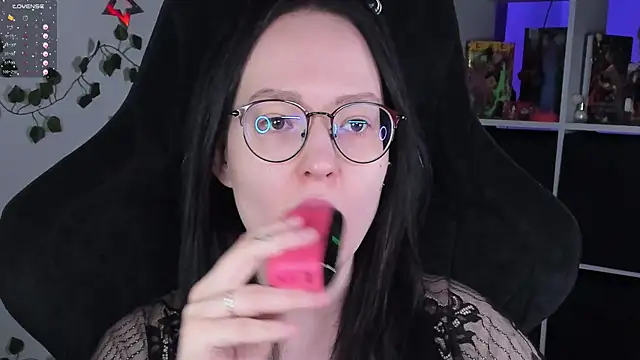 Snapshot of power_robynn chatting on 10/19/25, 03:34 power robynn online show from 10/19/25, 03:34