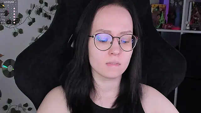 Snapshot of power_robynn chatting on 10/20/25, 04:40 power robynn online show from 10/20/25, 04:40