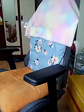 BiCute688 online show from 12/18/25, 08:53