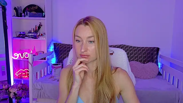 MysticRoxanne online show from 12/23/25, 06:55