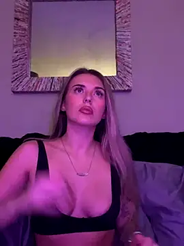 Snapshot of EllieEllxx chatting on 10/14/25, 08:09 EllieEllxx online show from 10/14/25, 08:09