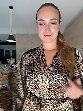 Snapshot of leossecret chatting on 10/07/25, 01:19 leossecret online show from 10/07/25, 01:19