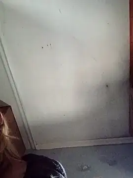 Snapshot of Queen2454 chatting on 04/01/26, 04:59 Queen2454 online show from 04/01/26, 04:59