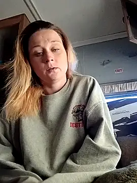 Snapshot of Queen2454 chatting on 04/03/26, 03:32 Queen2454 online show from 04/03/26, 03:32