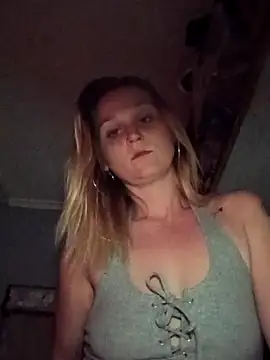 Snapshot of Queen2454 chatting on 04/05/26, 09:39 Queen2454 online show from 04/05/26, 09:39