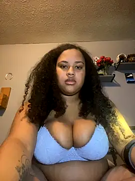 Snapshot of nicolette356 chatting on 12/13/25, 10:48 nicolette356 online show from 12/13/25, 10:48