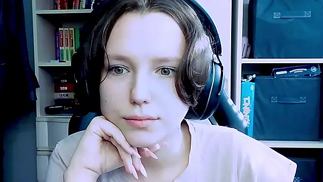 Snapshot of Diana-back chatting on 10/08/25, 06:22 Diana-back online show from 10/08/25, 06:22