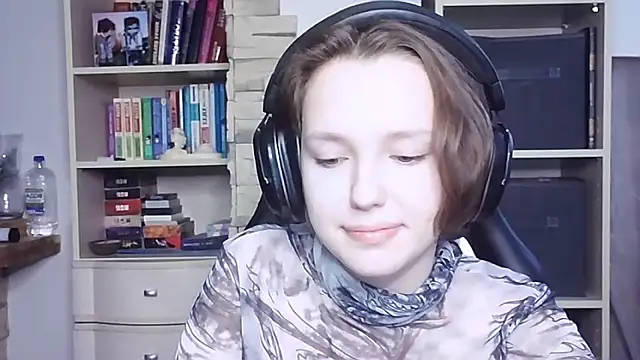 Snapshot of Diana-back chatting on 10/26/25, 06:19 Diana-back online show from 10/26/25, 06:19