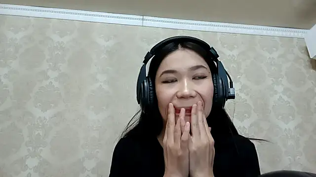 YukiShaapan online show from 10/15/25, 10:15