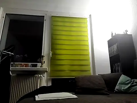 stivi2526 online show from 10/28/25, 10:12