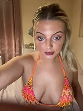 Snapshot of Diamondxoxx chatting on 10/10/25, 01:21 Diamondxoxx online show from 10/10/25, 01:21