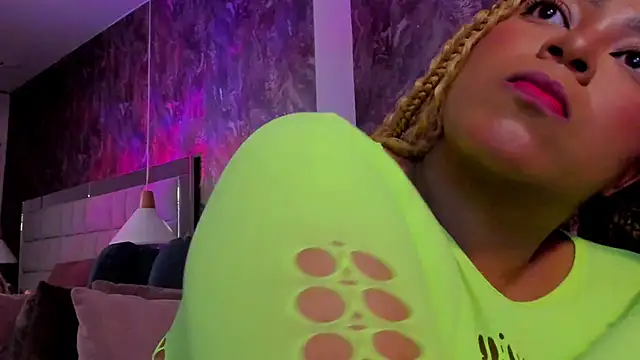 Snapshot of Fenty_melo chatting on 11/17/25, 03:56 Fenty melo online show from 11/17/25, 03:56