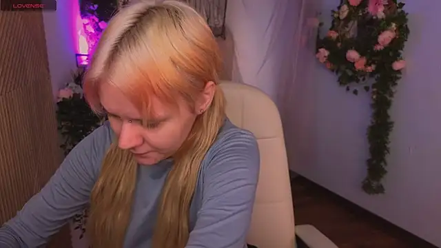 kitten murray  online show from 11/04/25, 05:28