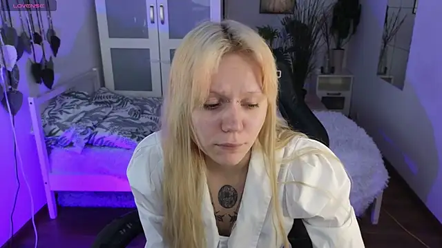 kitten murray  online show from 11/08/25, 06:02