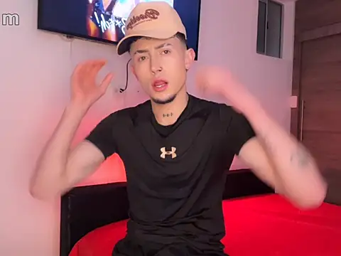 Snapshot of strongManLatino chatting on 01/16/26, 09:30 strongManLatino online show from 01/16/26, 09:30