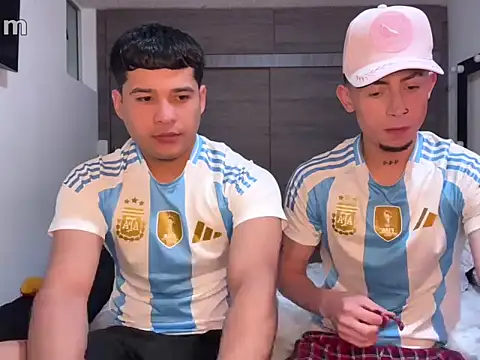 Snapshot of strongManLatino chatting on 03/17/26, 06:11 strongManLatino online show from 03/17/26, 06:11