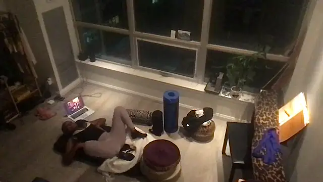 Snapshot of tia___fox chatting on 10/28/25, 03:54 tia   fox online show from 10/28/25, 03:54