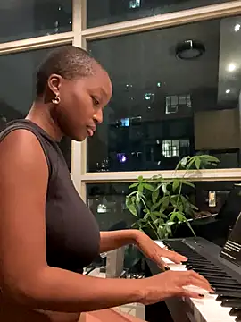 Snapshot of tia___fox chatting on 10/31/25, 07:09 tia   fox online show from 10/31/25, 07:09