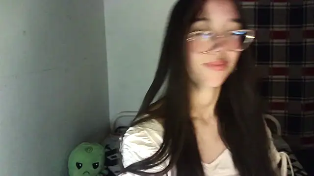 Snapshot of Mikha_Ela chatting on 10/25/25, 06:21 Mikha Ela online show from 10/25/25, 06:21