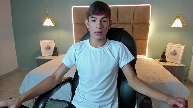 Snapshot of cherub_ chatting on 11/21/25, 02:05 cherub online show from 11/21/25, 02:05