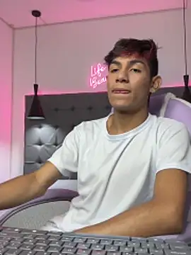 Snapshot of cherub_ chatting on 11/27/25, 12:51 cherub online show from 11/27/25, 12:51