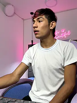 Snapshot of cherub_ chatting on 12/01/25, 12:10 cherub online show from 12/01/25, 12:10