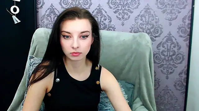 Snapshot of DominantLuna chatting on 05/15/26, 07:43 DominantLuna online show from 05/15/26, 07:43