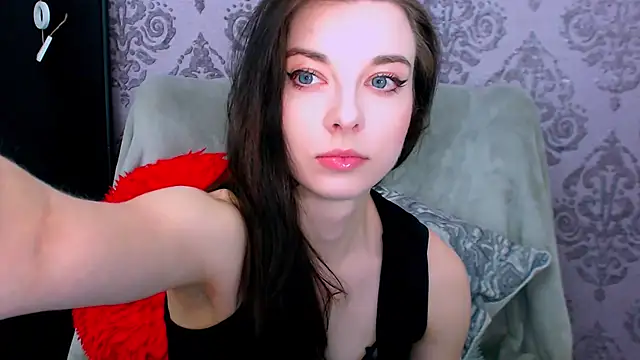 Snapshot of DominantLuna chatting on 05/20/26, 07:42 DominantLuna online show from 05/20/26, 07:42