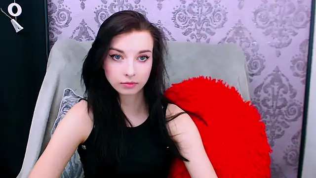 Snapshot of DominantLuna chatting on 05/24/26, 07:30 DominantLuna online show from 05/24/26, 07:30
