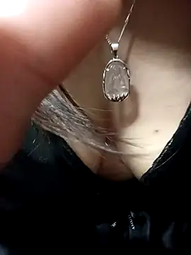 Snapshot of ZingCii chatting on 10/29/25, 05:53 ZingCii online show from 10/29/25, 05:53