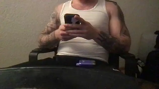 Snapshot of TheGreatWhite33 chatting on 04/30/26, 12:22 TheGreatWhite33 online show from 04/30/26, 12:22