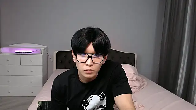 Snapshot of KaiChicken chatting on 11/20/25, 10:09 KaiChicken online show from 11/20/25, 10:09