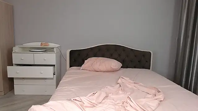 Snapshot of KaiChicken chatting on 11/29/25, 08:34 KaiChicken online show from 11/29/25, 08:34