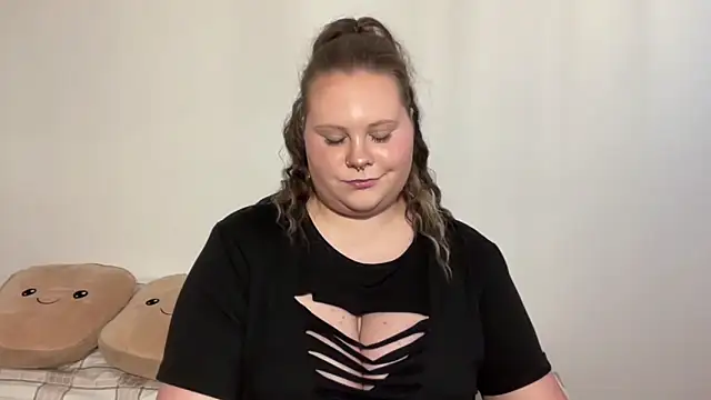 Snapshot of BriannaFlirty chatting on 11/07/25, 01:22 BriannaFlirty online show from 11/07/25, 01:22