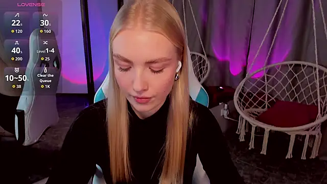 Snapshot of TessaGrays chatting on 11/03/25, 10:16 TessaGrays online show from 11/03/25, 10:16