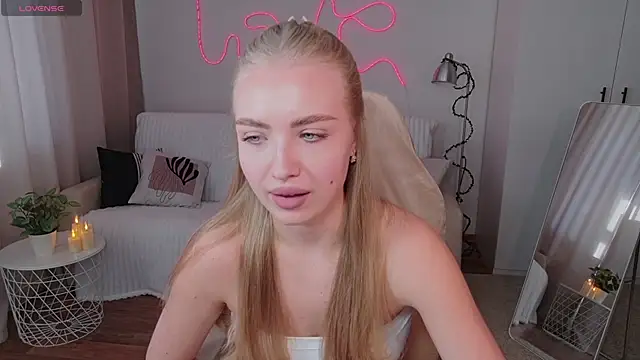 Snapshot of TessaGrays chatting on 03/09/26, 08:18 TessaGrays online show from 03/09/26, 08:18