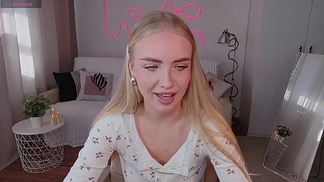 Snapshot of TessaGrays chatting on 03/14/26, 09:37 TessaGrays online show from 03/14/26, 09:37