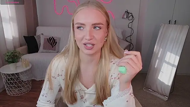 Snapshot of TessaGrays chatting on 03/15/26, 09:59 TessaGrays online show from 03/15/26, 09:59