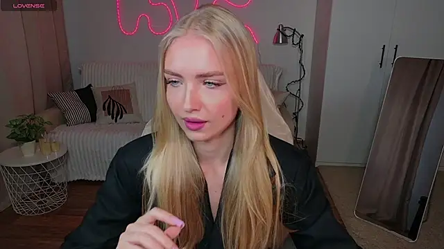 Snapshot of TessaGrays chatting on 04/04/26, 09:51 TessaGrays online show from 04/04/26, 09:51