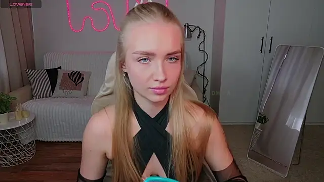 Snapshot of TessaGrays chatting on 04/13/26, 11:05 TessaGrays online show from 04/13/26, 11:05